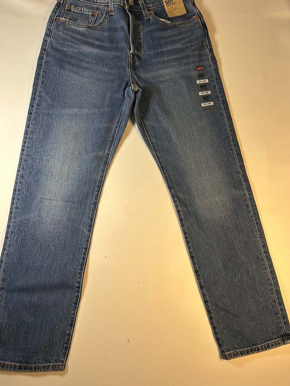 NWT Levi's 501 Original Jeans - Size 27x28
- Medium Wash